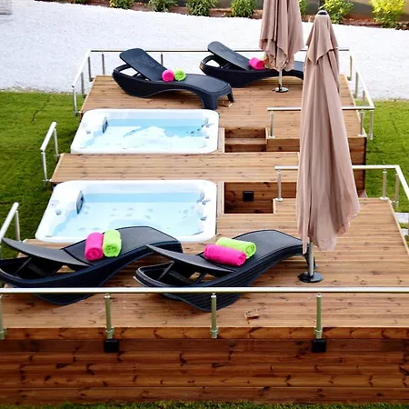 Isola Aparthotel *