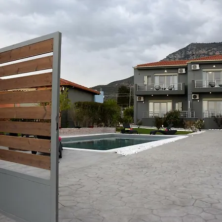 Isola מלון דירות 4*