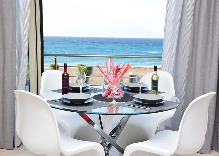 Isola מלון דירות 4*